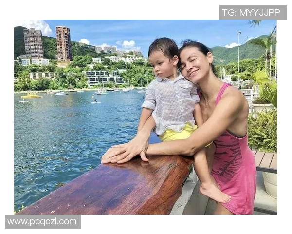 白人足球明星与香港混血的跨文化故事与运动梦想 白人足球明星与香港混血的跨文化故事与运动梦想