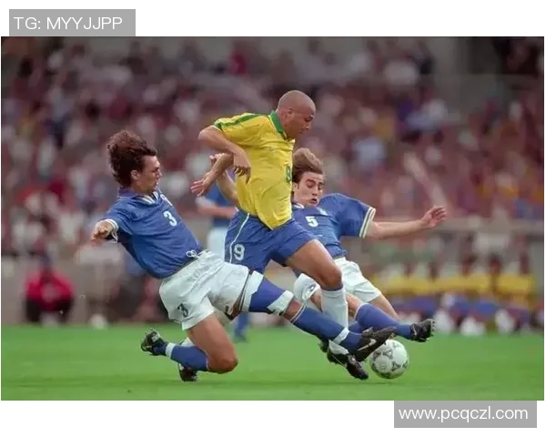 足球明星隔空挑战赛引发全球球迷热议精彩瞬间回顾与幕后故事分享 足球明星隔空挑战赛引发全球球迷热议精彩瞬间回顾与幕后故事分享